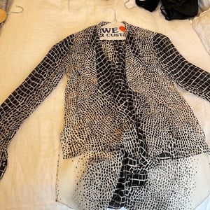 BCBG black and white print high-low blouse. Size XXS.